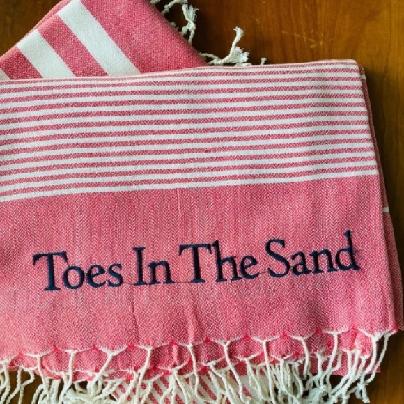 NEW Organic Beach Towel TOES IN SAND DRINK IN HAND Red Pink Black Embroidery - Picture 3 of 6